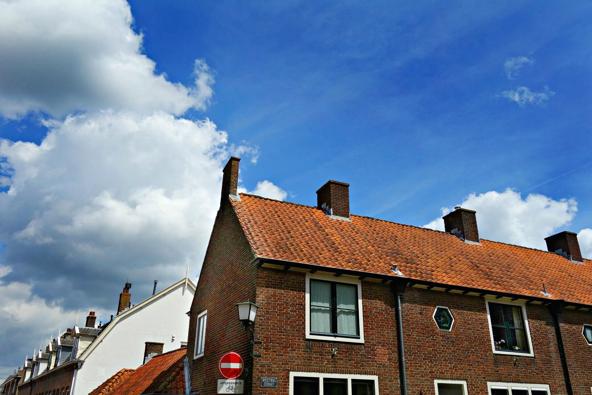 Woningbouwcorporaties beheren het grootste gedeelte van de woningen in Nederland, veel van deze woningen moeten aangepast worden om energieneutraal te worden met alternatieve verwarming.